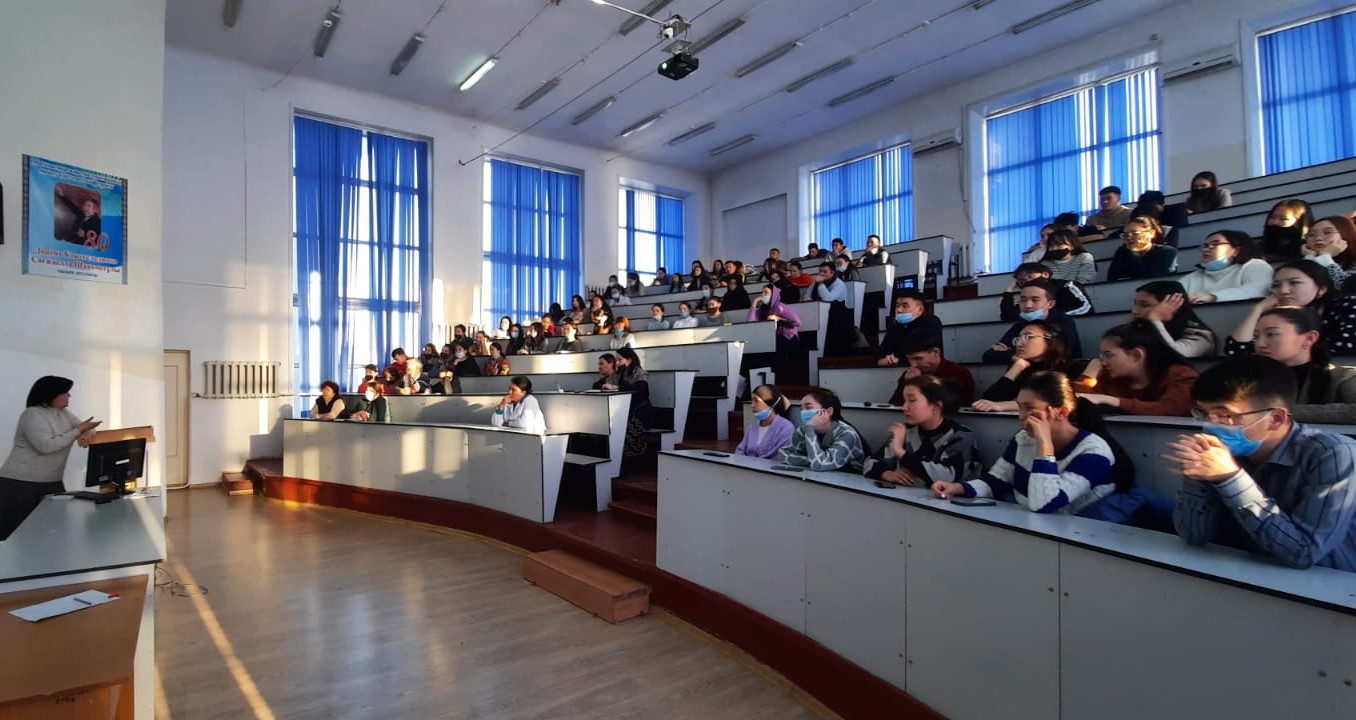 «Өндірістік іс-тәжірибе: бітіруші курс білім алушыларының кәсіби бейімделуі және өзін-өзі маман ретінде анықтауы»
