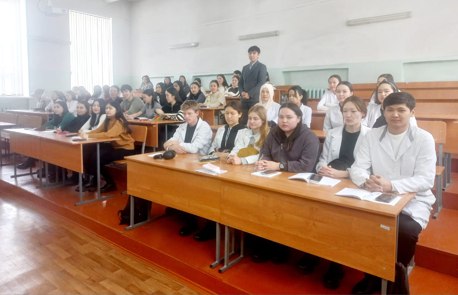 АКАДЕМИЯЛЫҚ ҰТҚЫРЛЫҚПЕН БІЛІМ АЛУҒА НИЕТ БІЛДІРГЕН СТУДЕНТТЕРГЕ АРНАЛҒАН АҒЫЛШЫН ТІЛІНЕН ТЕГІН КУРС БАСТАЛДЫ
