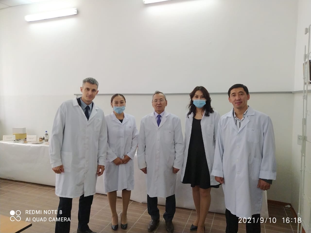 Тілшілер радиоэкологиялық зертханамен танысуға келді