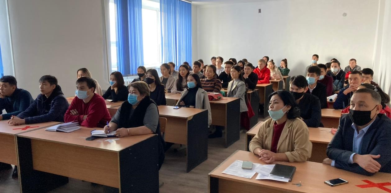 Шәкәрім университетінде өткен жылдардың табысты түлектерімен «Қонақ дәрісі» өтті