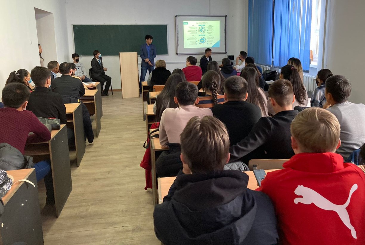 В Университете Шакарима прошла «Гостевая лекция» с успешными выпускниками прошлых лет
